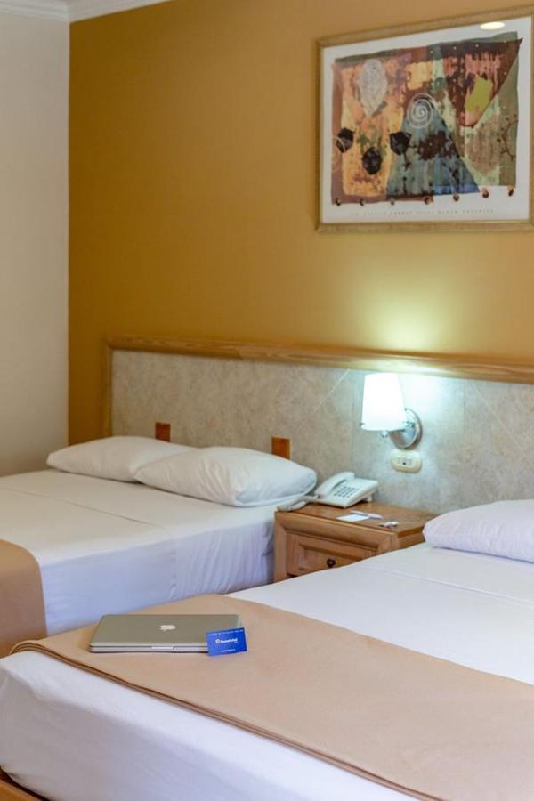 Tecnohotel Itzaes Мерида Екстериор снимка