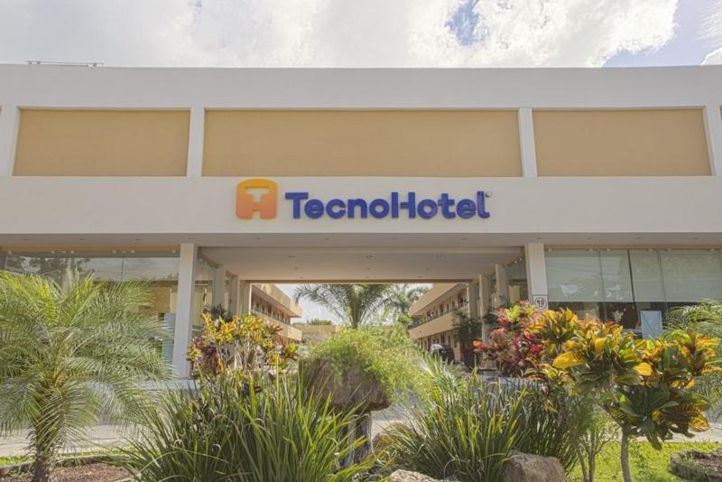 Tecnohotel Itzaes Мерида Екстериор снимка